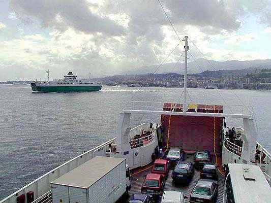 �N���b�N����ƌ��̃y�[�W�֖߂�܂�