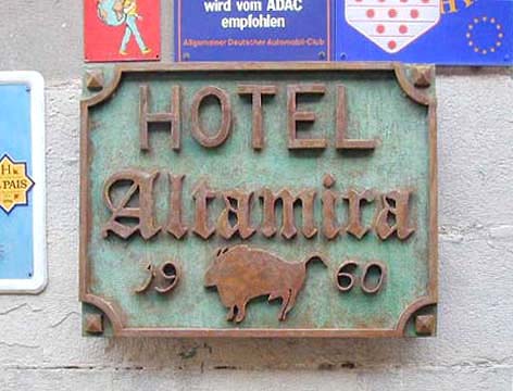 �N���b�N����ƌ��̃y�[�W�֖߂�܂�