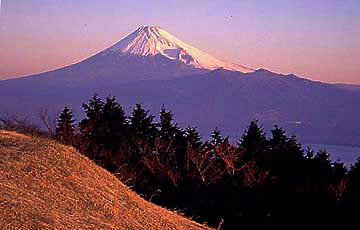 達磨山キャンプ場からの 夜明けの富士
