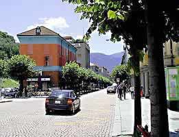 �ʐ^���N���b�N����Ɗg��摜�������܂�