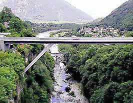 �ʐ^���N���b�N����Ɗg��摜�������܂�