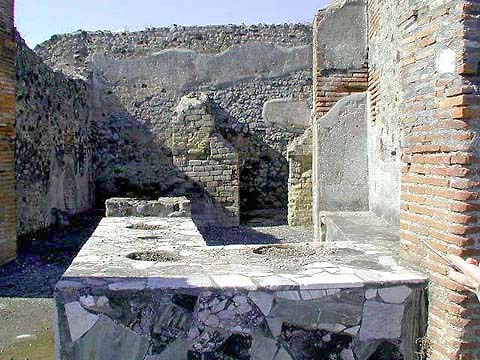 �N���b�N����ƌ��̃y�[�W�֖߂�܂�