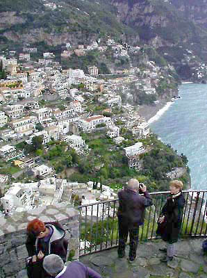 �N���b�N����ƌ��̃y�[�W�֖߂�܂�