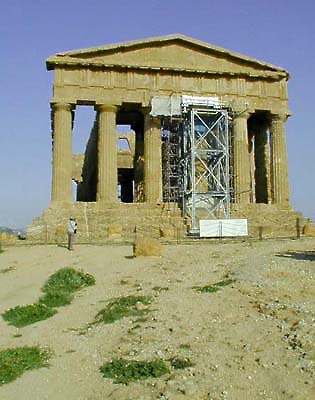 �N���b�N����ƌ��̃y�[�W�֖߂�܂�