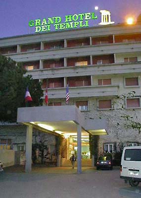 �N���b�N����ƌ��̃y�[�W�֖߂�܂�