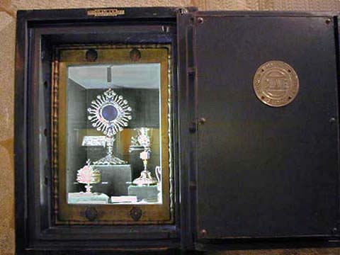 �N���b�N����ƌ��̃y�[�W�֖߂�܂�