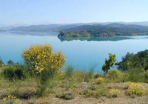 �N���b�N����ƌ��̃y�[�W�֖߂�܂�